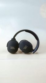 Tune JB530BT Wireless On-Ear Headphones, Pure Bass Sound, with Speed Charge, Hands-Free Call Voice Aware, Multi-Point Connection, Foldable - Black - Image 2