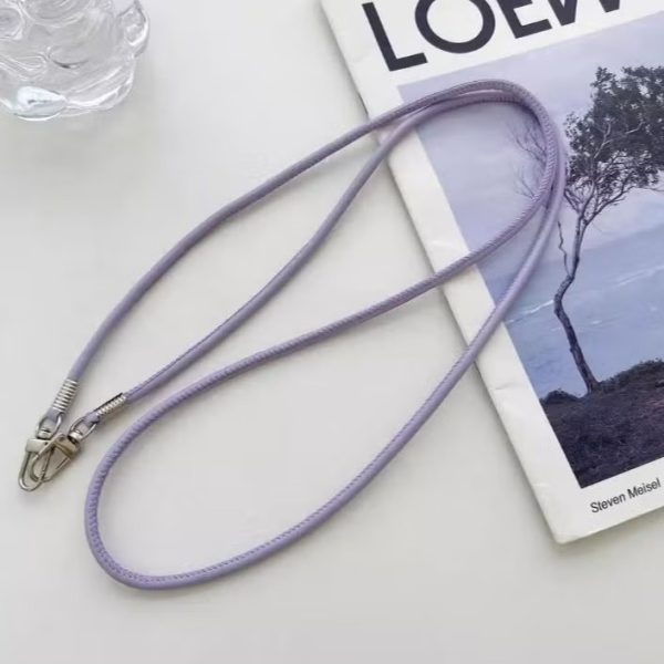 Stylishly designed necklace that attaches to the phone, with a plastic part to secure it to the phone